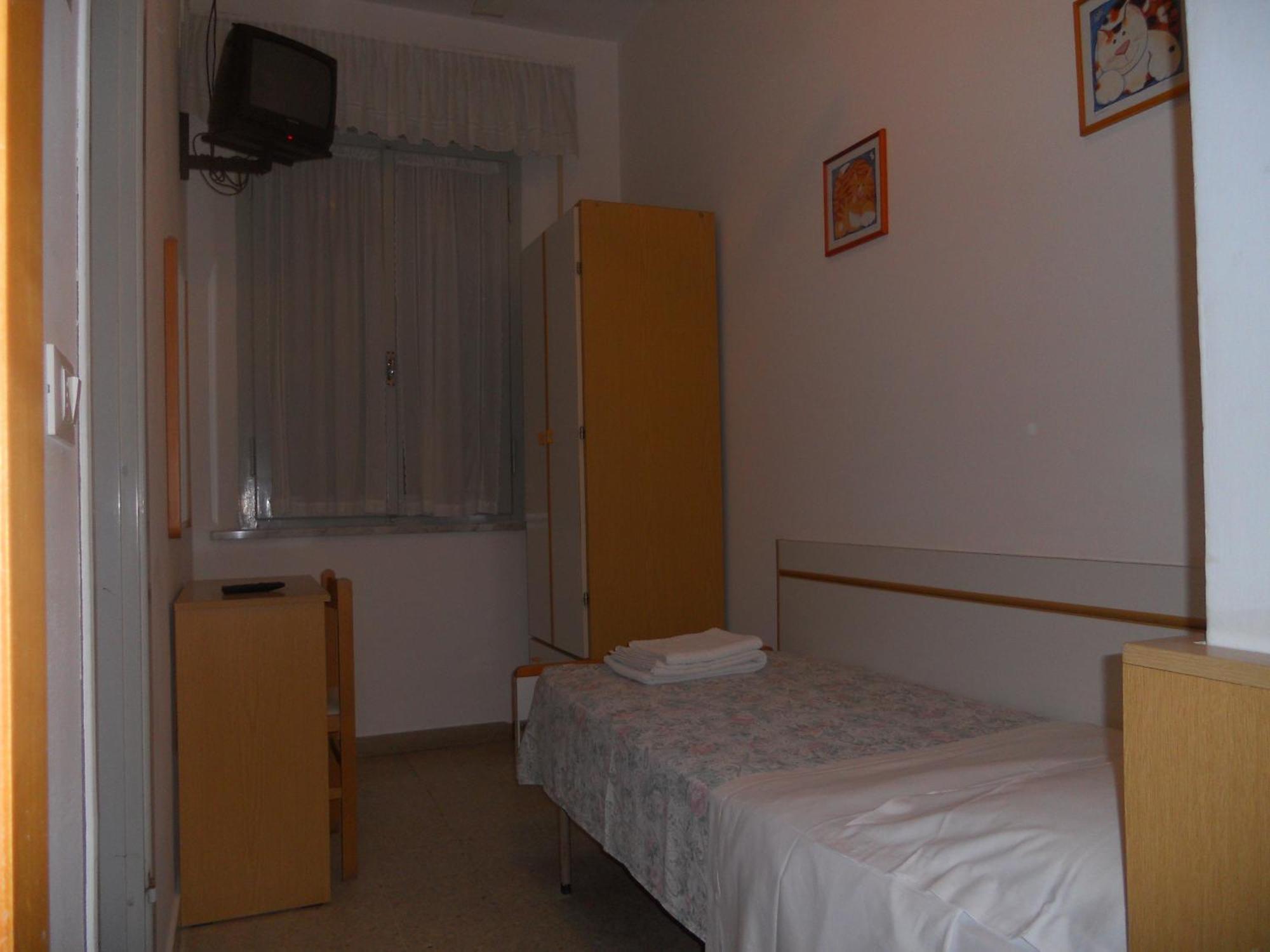 Hotel Pigalle Rimini Bagian luar foto