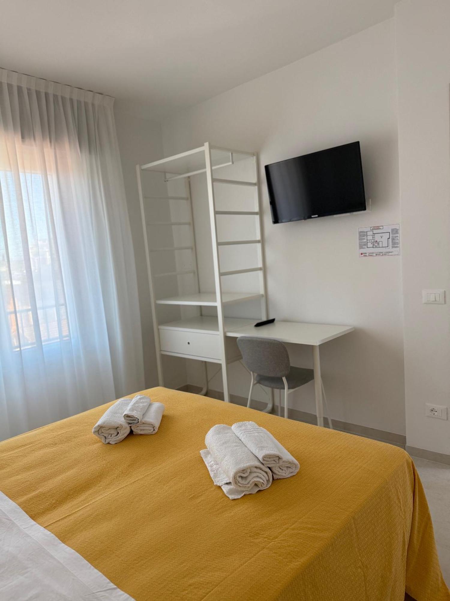Hotel Pigalle Rimini Bagian luar foto