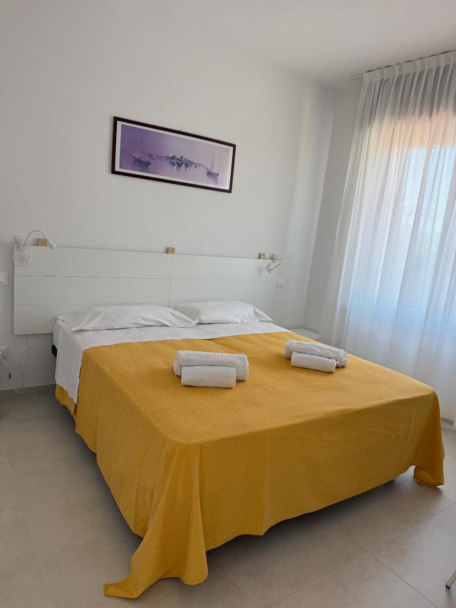 Hotel Pigalle Rimini Bagian luar foto