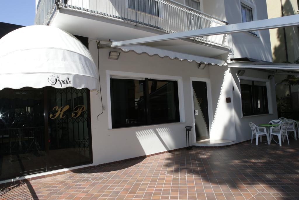 Hotel Pigalle Rimini Bagian luar foto