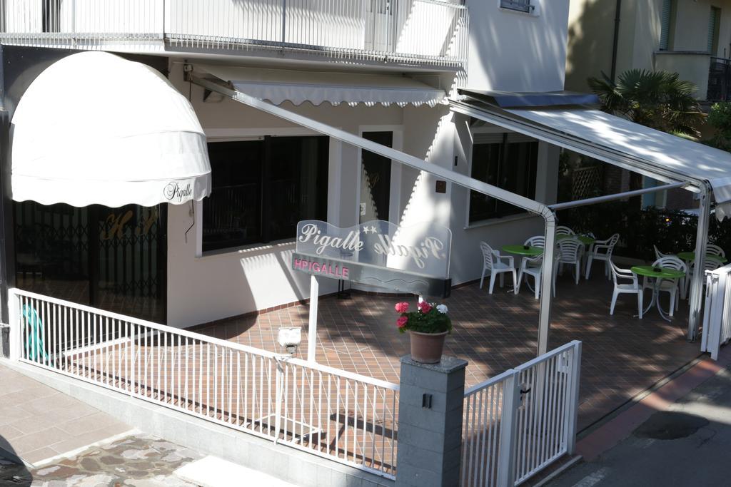 Hotel Pigalle Rimini Bagian luar foto