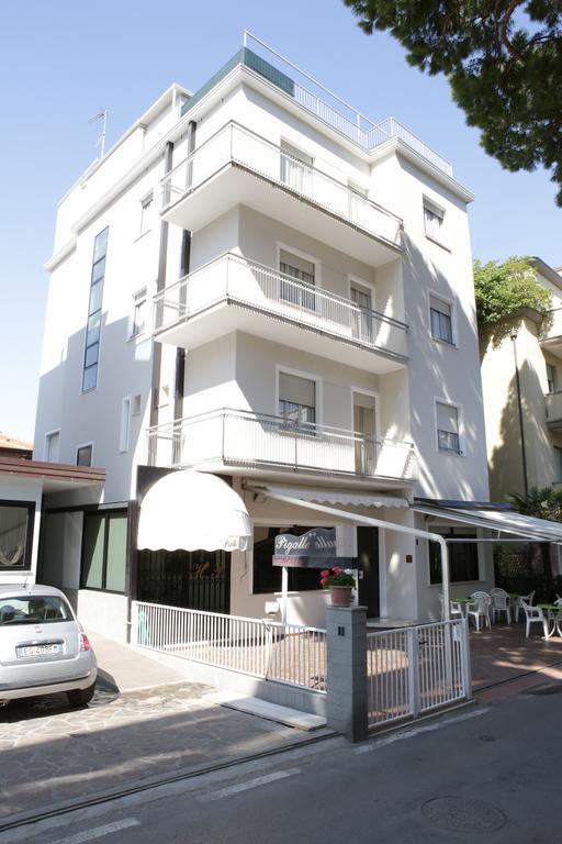 Hotel Pigalle Rimini Bagian luar foto