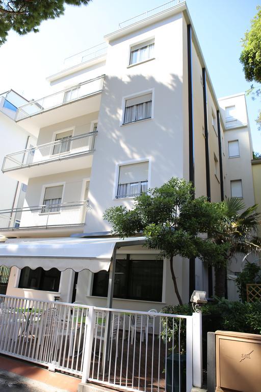 Hotel Pigalle Rimini Bagian luar foto