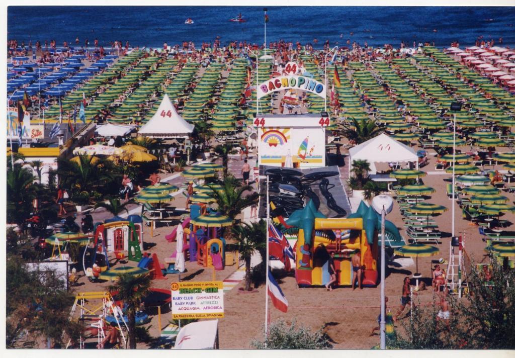 Hotel Pigalle Rimini Bagian luar foto