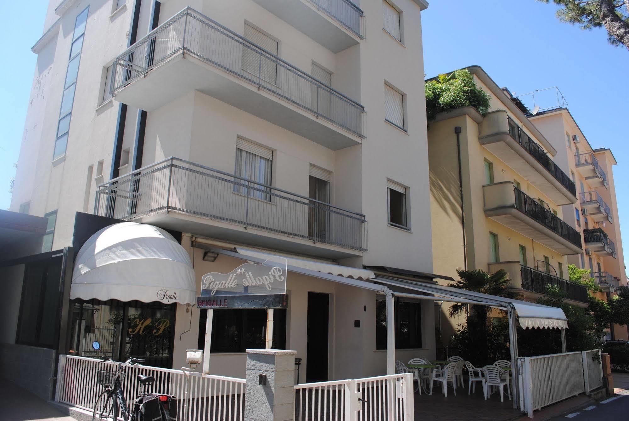 Hotel Pigalle Rimini Bagian luar foto